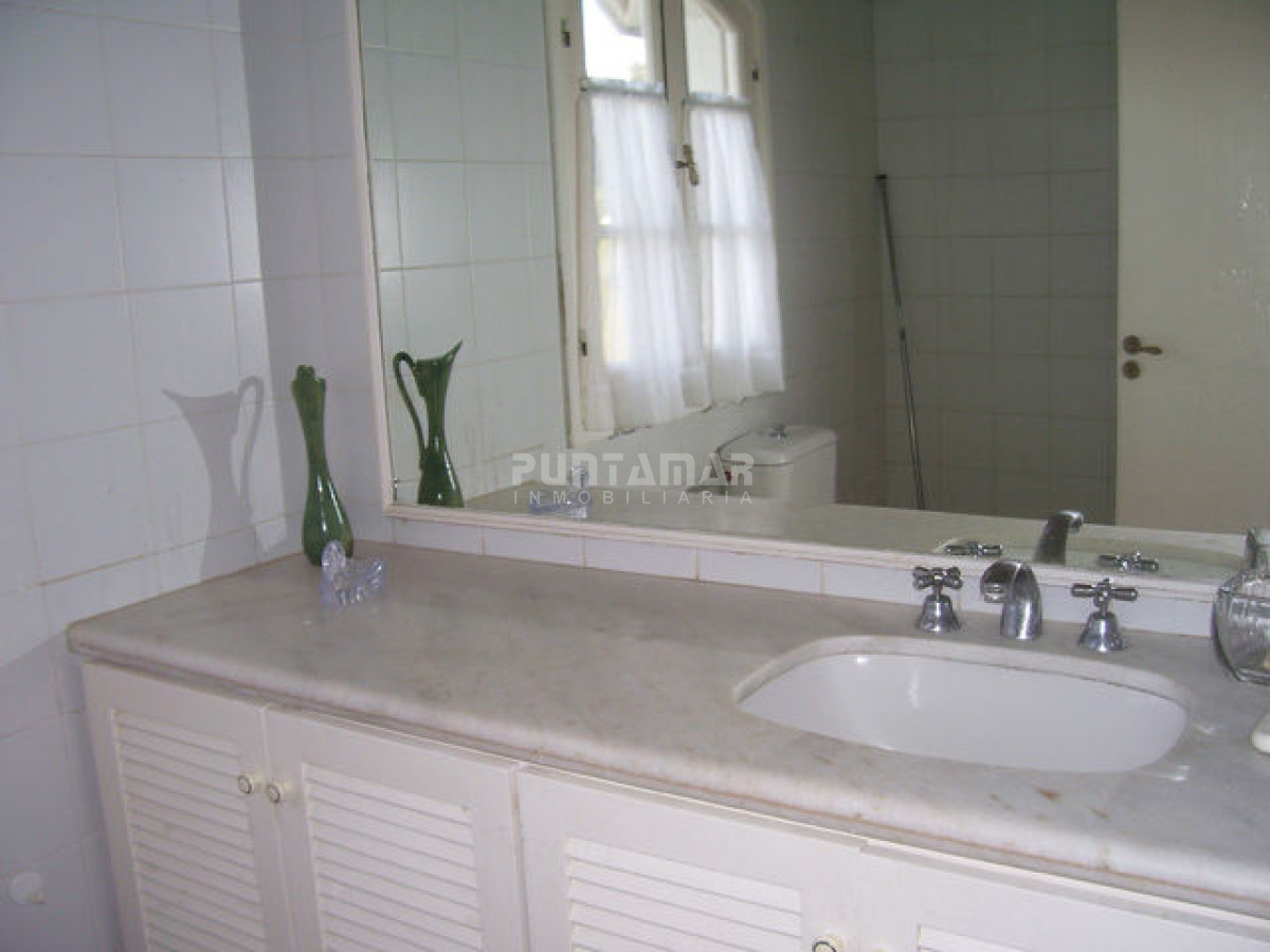 Casa ID.210798 - ALQUILER CASA 5 DORMITORIOS EN LA BARRA A METROS DE LA PLAYA 