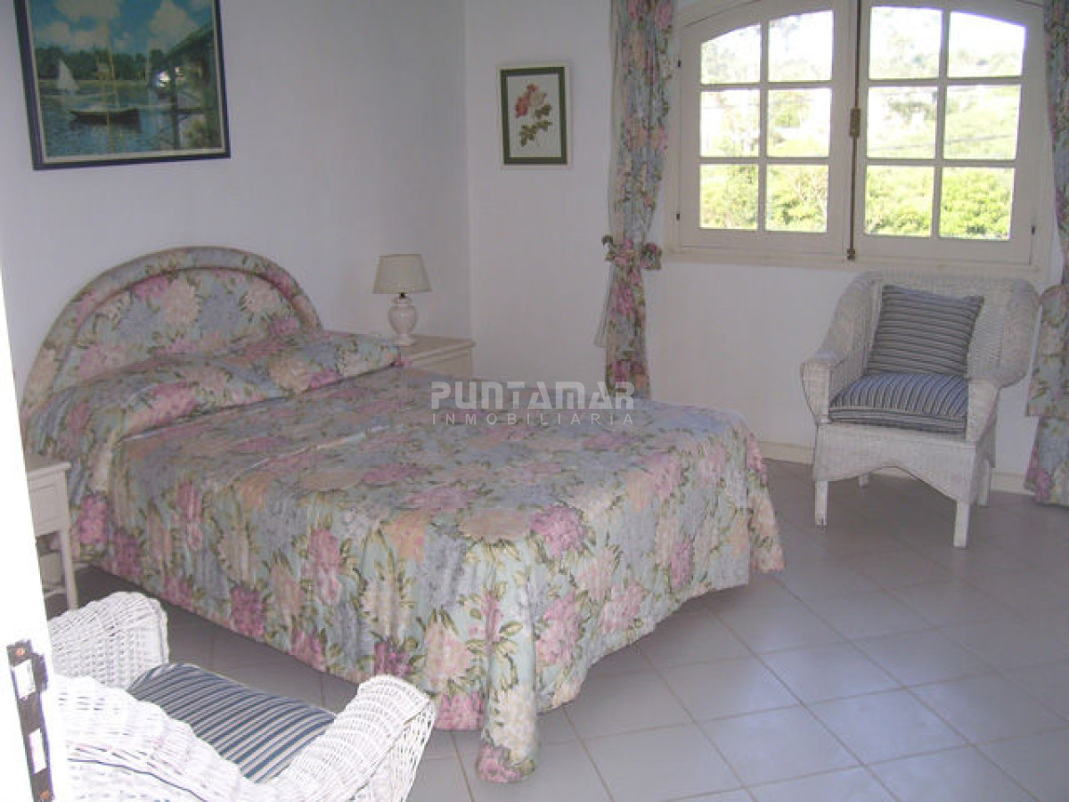 Casa ID.210798 - ALQUILER CASA 5 DORMITORIOS EN LA BARRA A METROS DE LA PLAYA 