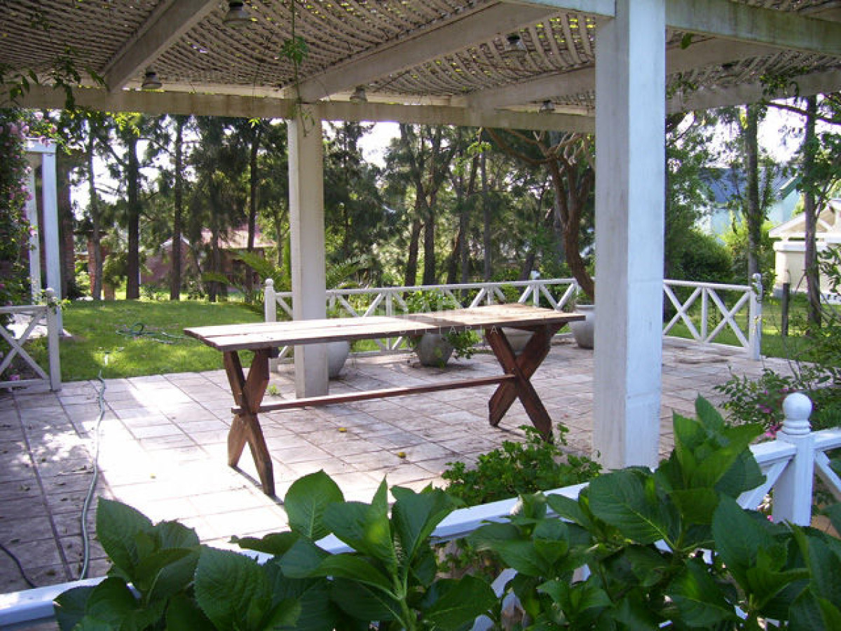 Casa ID.210798 - ALQUILER CASA 5 DORMITORIOS EN LA BARRA A METROS DE LA PLAYA 