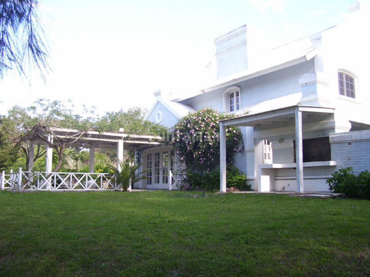 Casa ID.210798 - ALQUILER CASA 5 DORMITORIOS EN LA BARRA A METROS DE LA PLAYA 