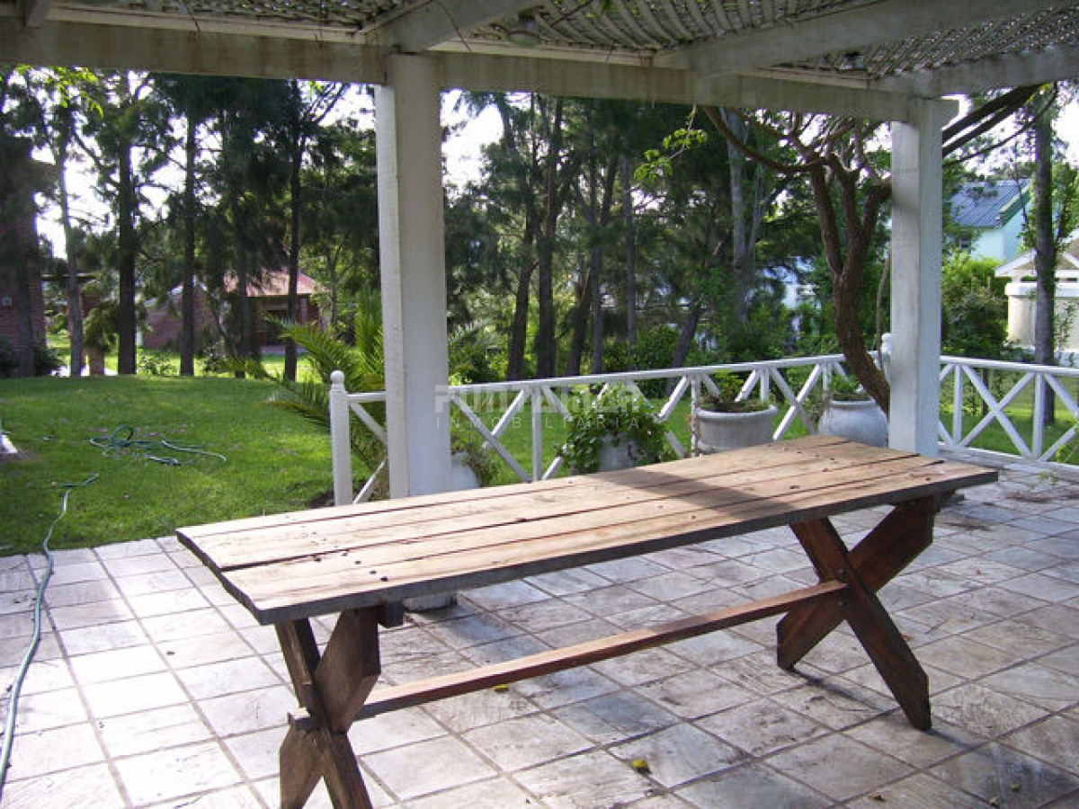 Casa ID.210798 - ALQUILER CASA 5 DORMITORIOS EN LA BARRA A METROS DE LA PLAYA 
