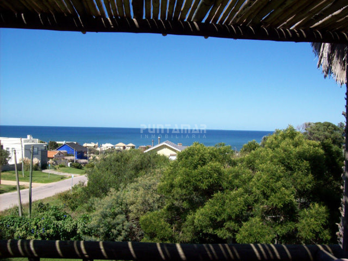 Casa ID.210836 - VENTA DE CASA EN EL CHORRO DE DOS DORMITORIOS, EXCELENTE VISTA