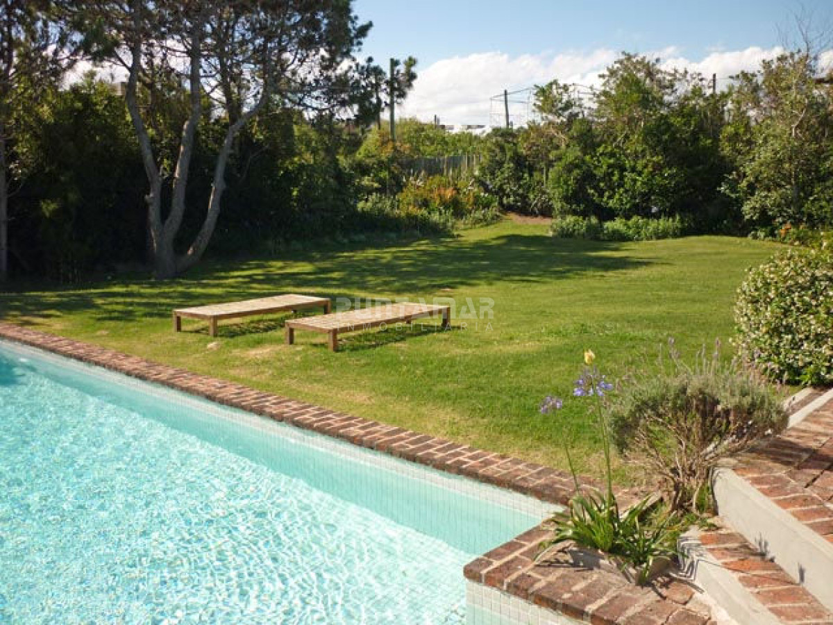 Casa ID.210887 - ALQUILER CASA EN LA BARRA A METROS DEL MAR , 5 DORMITORIOS, PISCINA Y GRAN PARQUE 