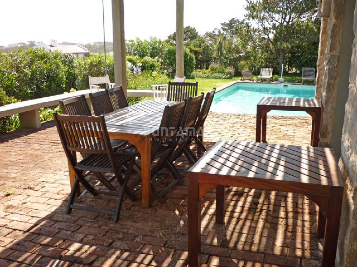 Casa ID.210887 - ALQUILER CASA EN LA BARRA A METROS DEL MAR , 5 DORMITORIOS, PISCINA Y GRAN PARQUE 