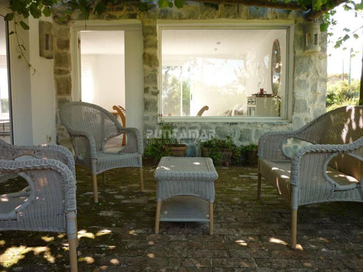 Casa ID.210887 - ALQUILER CASA EN LA BARRA A METROS DEL MAR , 5 DORMITORIOS, PISCINA Y GRAN PARQUE 