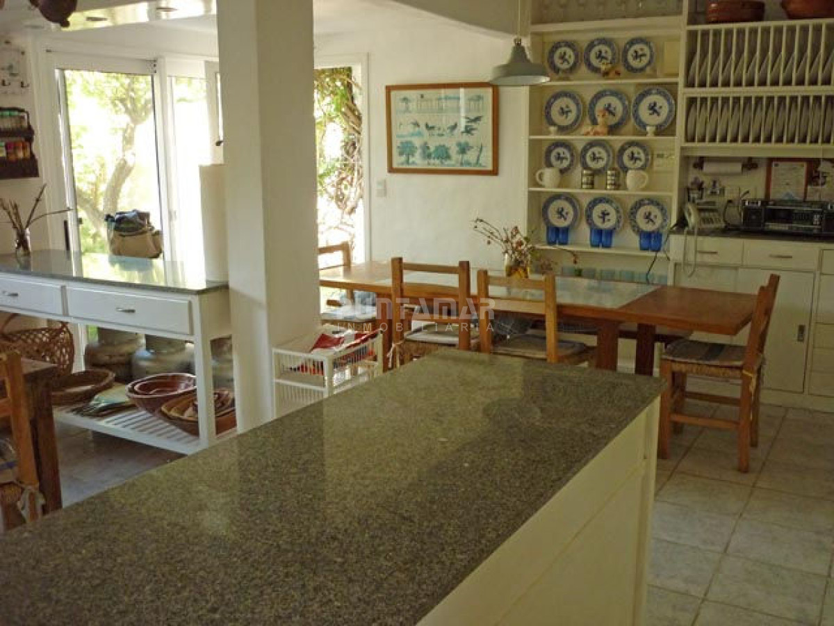 Casa ID.210887 - ALQUILER CASA EN LA BARRA A METROS DEL MAR , 5 DORMITORIOS, PISCINA Y GRAN PARQUE 