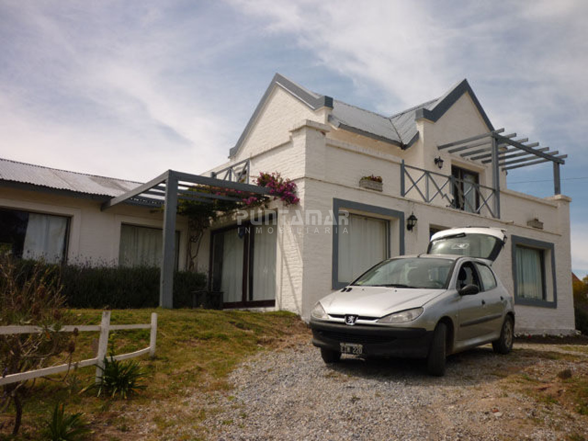 Casa ID.210892 - VENTA Y ALQUILER DE GRAN CASA EN EL CORAZON DE LA BARRA