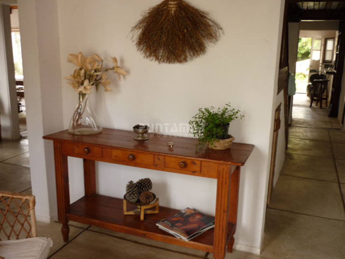 Casa ID.210892 - VENTA Y ALQUILER DE GRAN CASA EN EL CORAZON DE LA BARRA