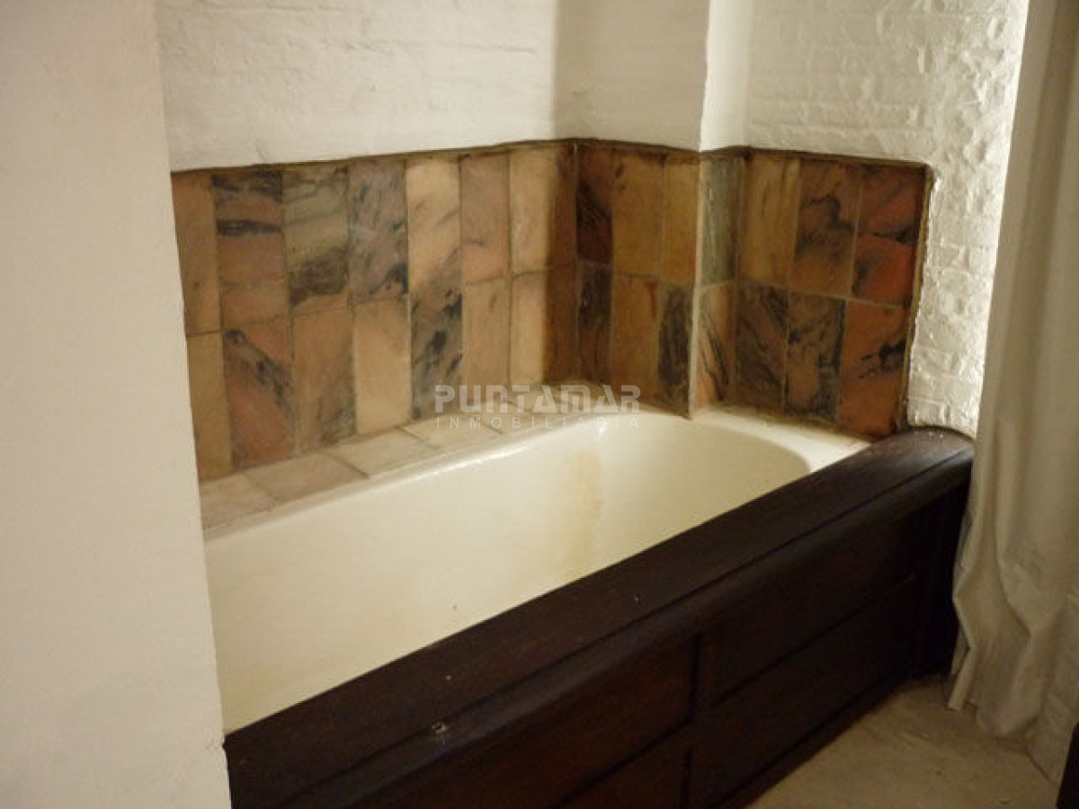 Casa ID.210892 - VENTA Y ALQUILER DE GRAN CASA EN EL CORAZON DE LA BARRA