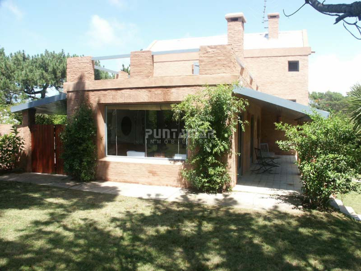 Casa ID.210942 - ALQUILER Y VENTA CASA 3 DORMITORIOS EN EL CORAZON DE LA BARRA