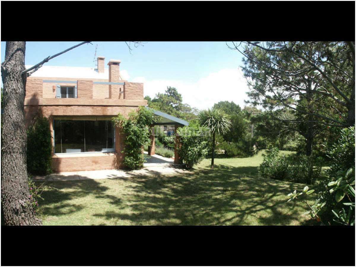 Casa ID.210942 - ALQUILER Y VENTA CASA 3 DORMITORIOS EN EL CORAZON DE LA BARRA