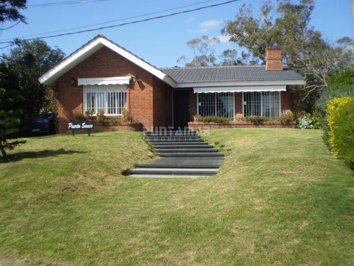 Casa ID.210347 - Casa de 4 dormitorios en Playa Mansa , Punta del Este 