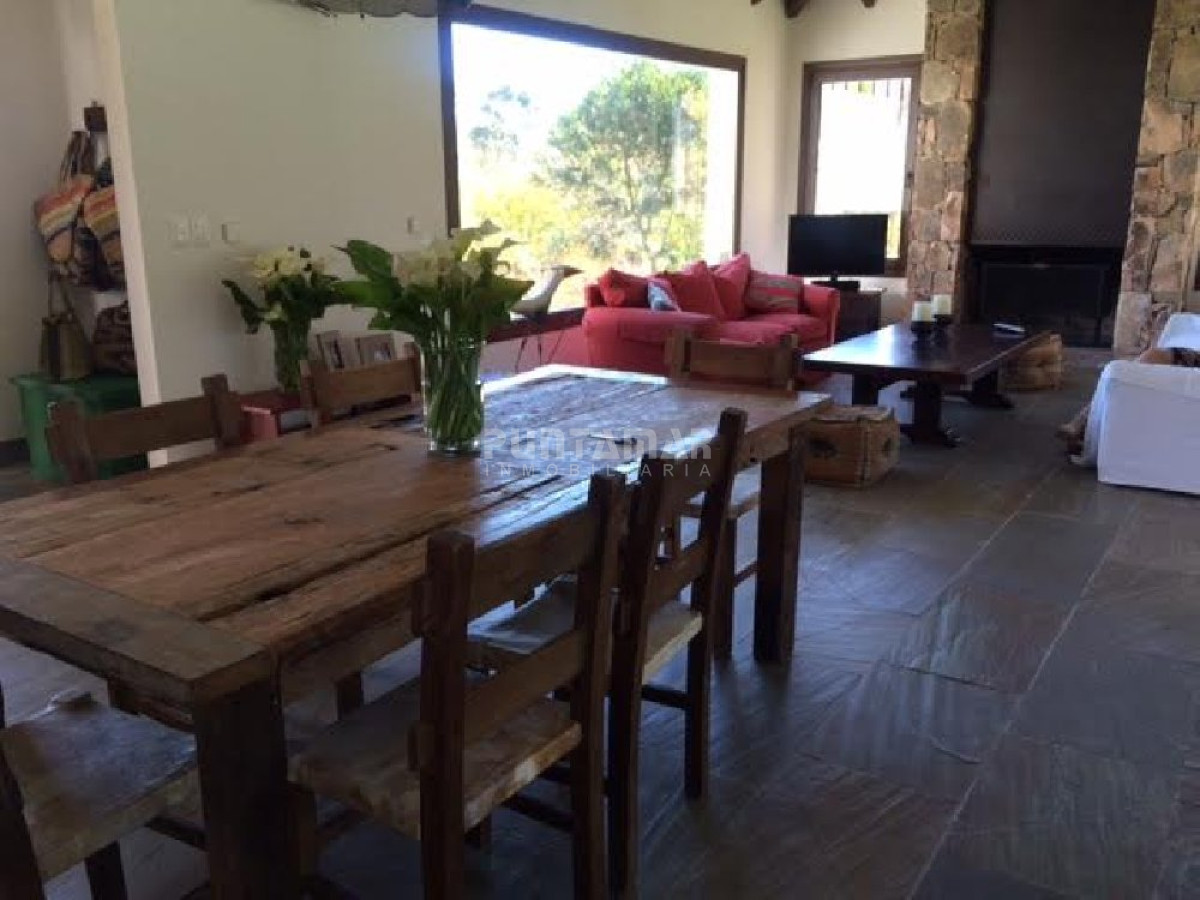 Casa ID.211109 - MUY BUENA CASA EN LA BARRA EN UN ENTORNO TRANQUILO 4 DORMITORIOS 3 BAÑOS MAS SERVICIO