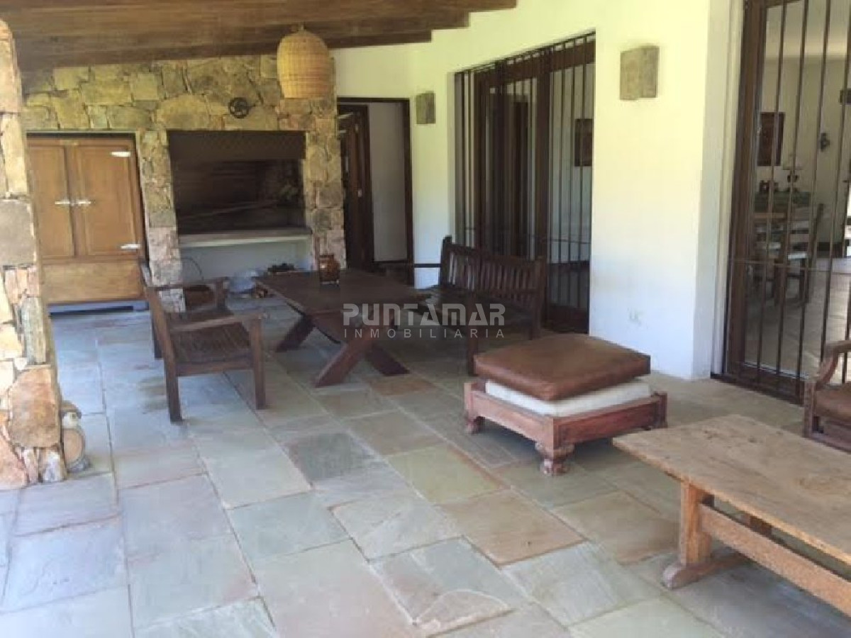 Casa ID.211109 - MUY BUENA CASA EN LA BARRA EN UN ENTORNO TRANQUILO 4 DORMITORIOS 3 BAÑOS MAS SERVICIO