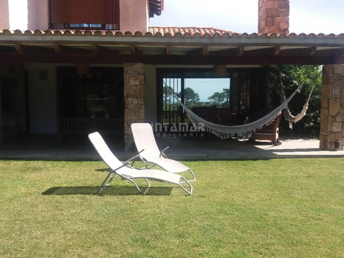 Casa ID.211109 - MUY BUENA CASA EN LA BARRA EN UN ENTORNO TRANQUILO 4 DORMITORIOS 3 BAÑOS MAS SERVICIO