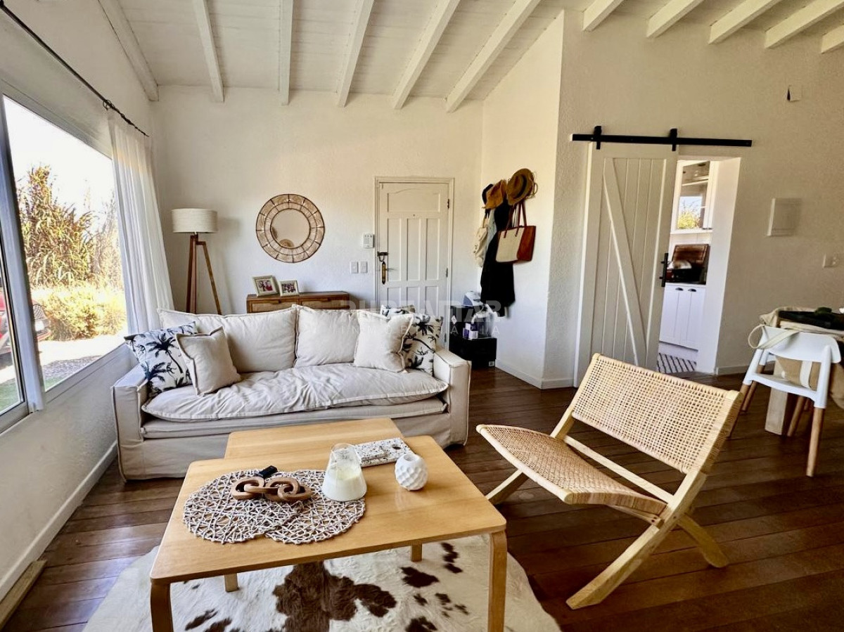HERMOSA CASA RECICLADA DE 2 DORMITORIOS EN EL CHORRO   -