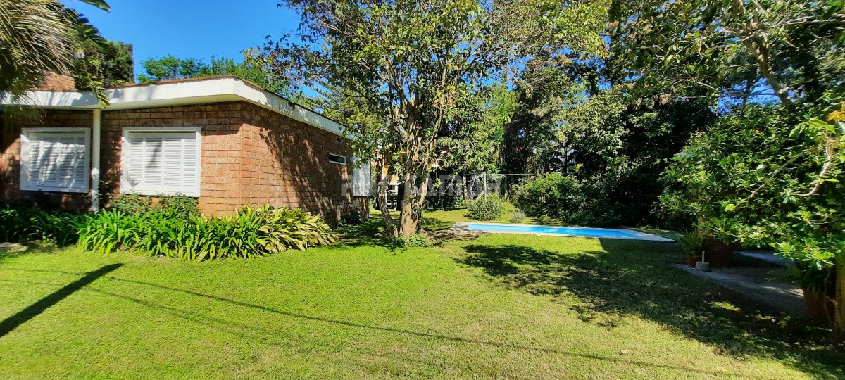 Casa ID.212397 - MUY LINDA CASA EN PARADA 7 DE LA MANSA, 4 DORMITORIOS, AMPLIO LIVING COMEDOR, PISCINA , GARAGE  Y PARRILLERO