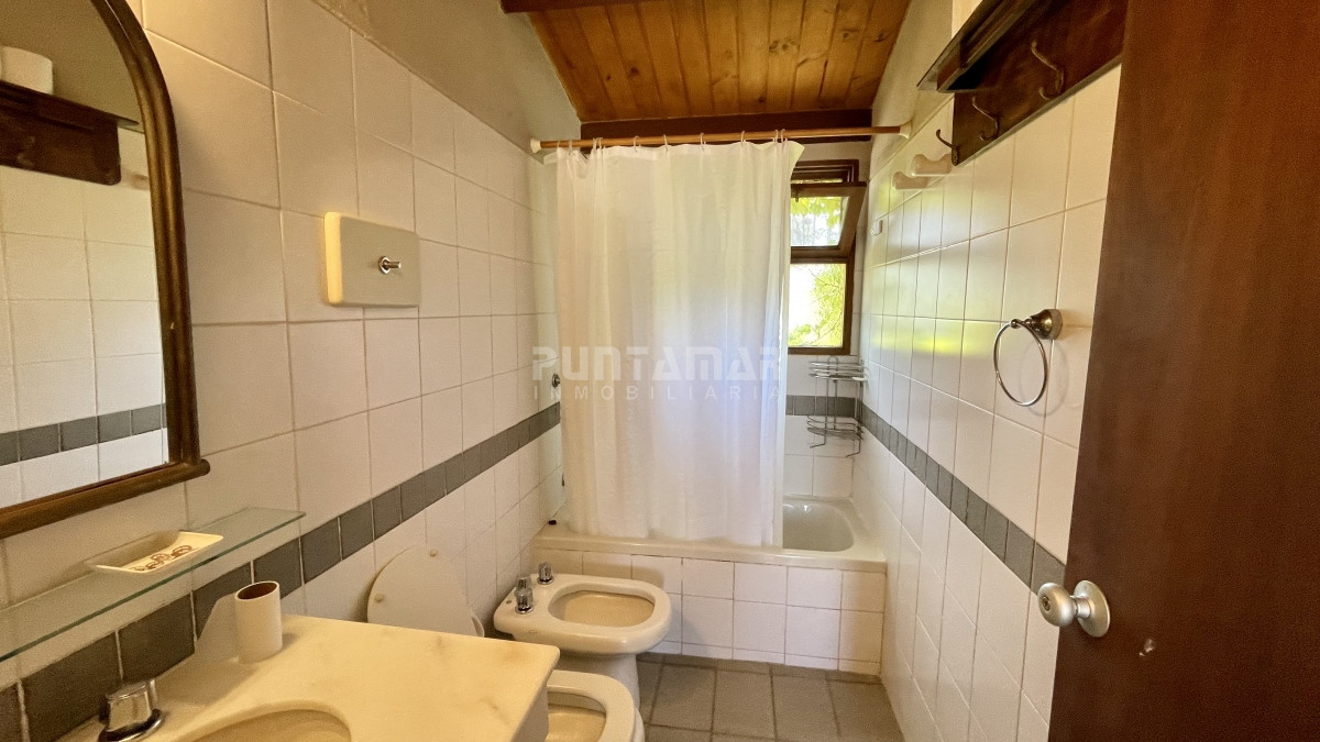 Casa ID.213125 - ALQUILER DE CASA 4 DORMITORIOS EN MONTOYA
