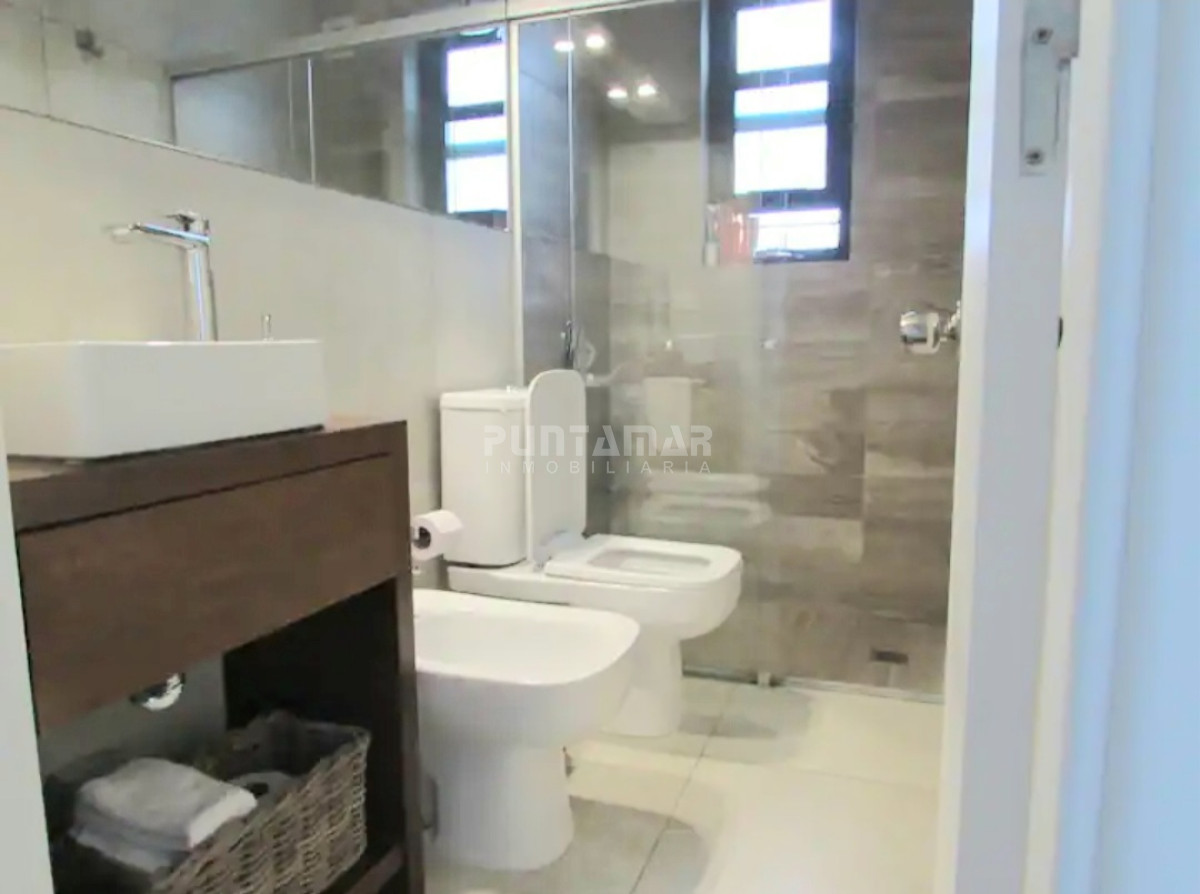 Casa ID.212479 - MUY LINDA CASA DE 2 PLANTAS EN SAN RAFAEL DE 4 DORMITORIOS CON PISCINA