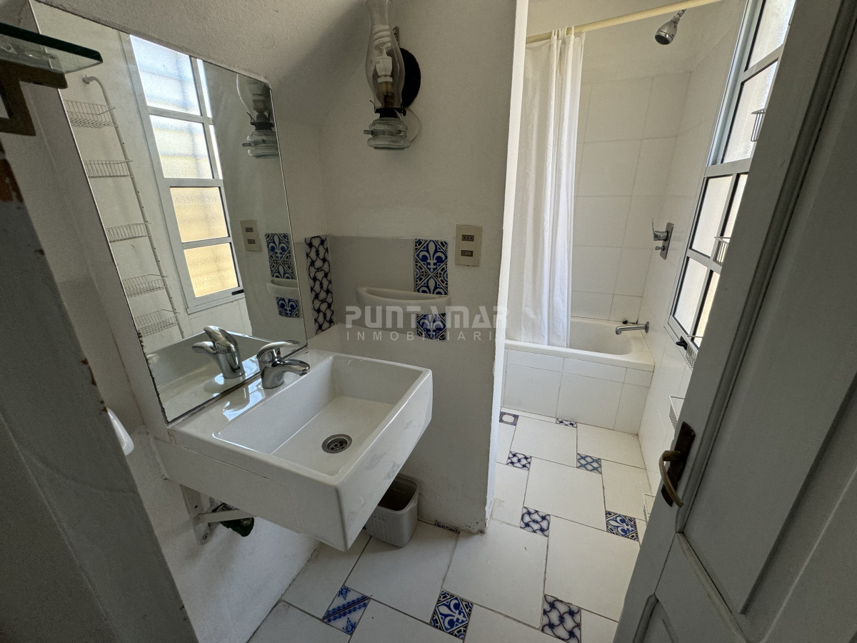 Casa ID.211046 - OPORTUNIDAD DE INVERSIÒN,  VENTA CASA EN MONTOYA CERCA DEL MAR, 4 DORMITORIOS 