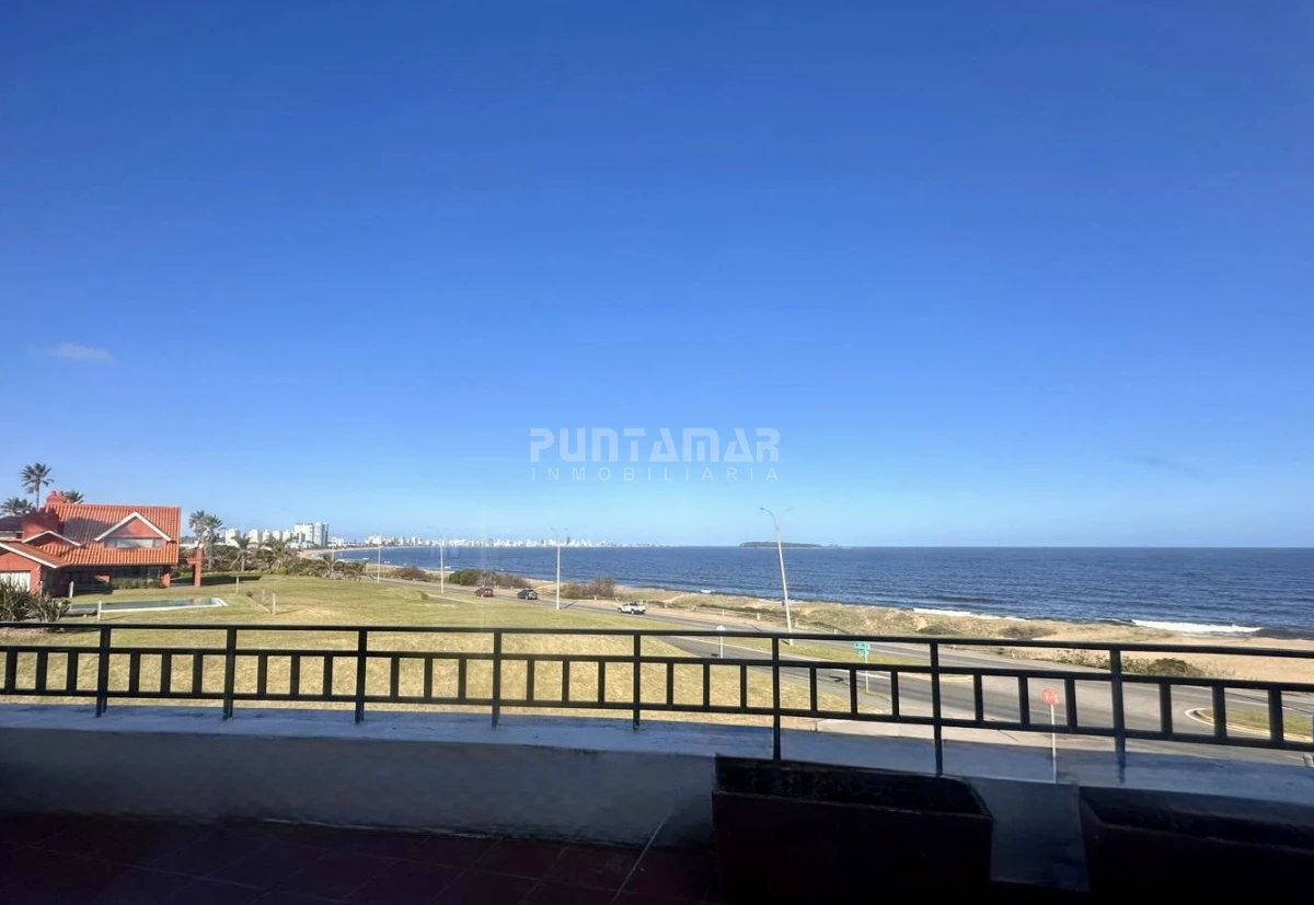 Casa ID.213906 - EXCLUSIVA MANSIÓN FRENTE AL MAR. Residencia de categoría con casa de huéspedes y de caseros frente a playa mansa.