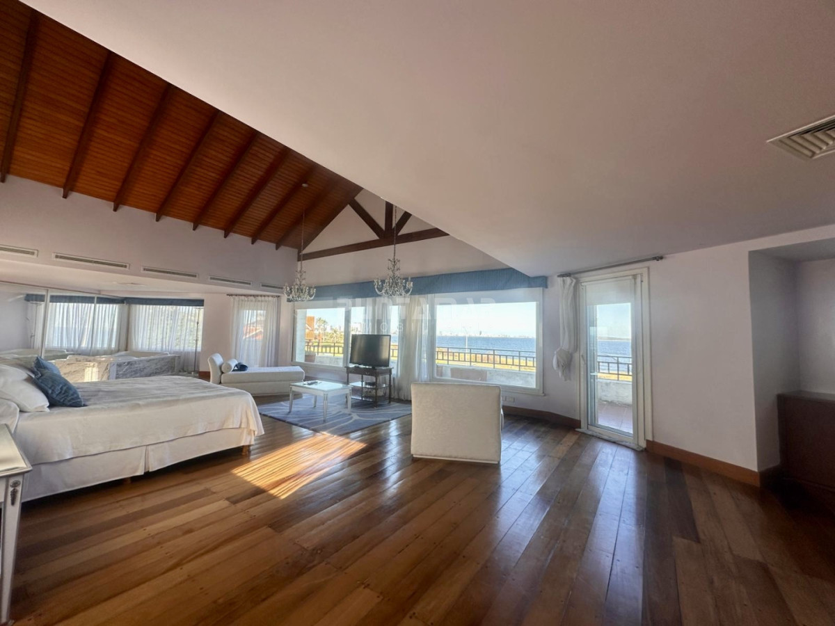 Casa ID.213906 - EXCLUSIVA MANSIÓN FRENTE AL MAR. Residencia de categoría con casa de huéspedes y de caseros frente a playa mansa.