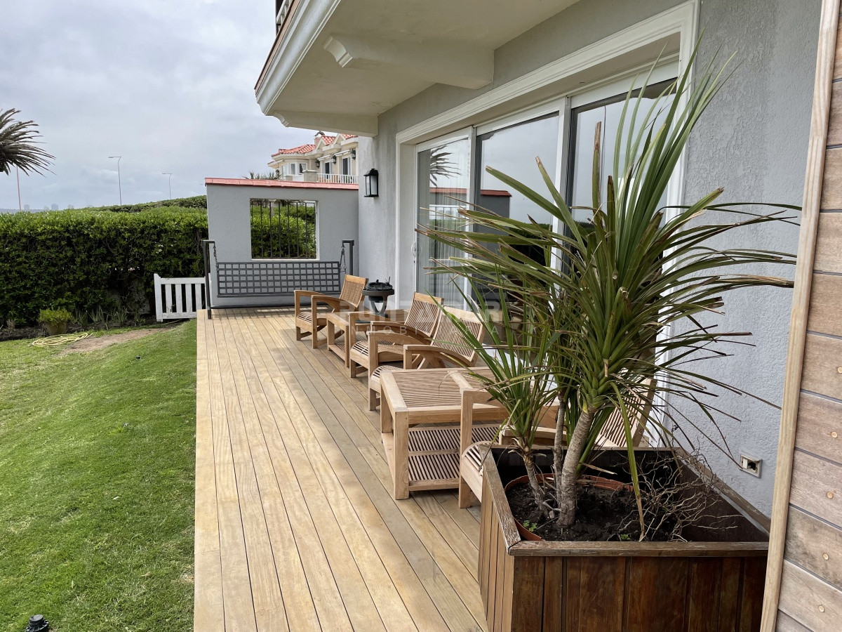 Casa ID.212407 - CASA EN VENTA EN LA PENINSULA, FRENTE A LA MANSA