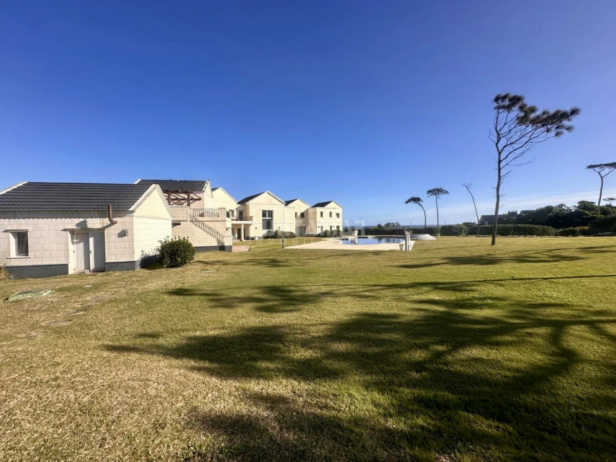 Casa ID.213906 - EXCLUSIVA MANSIÓN FRENTE AL MAR. Residencia de categoría con casa de huéspedes y de caseros frente a playa mansa.