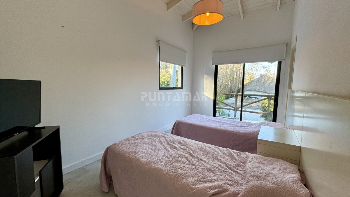 Casa ID.210787 - MUY LINDA CASA EN LA BARRA 3 DORMITORIOS CON PISCINA