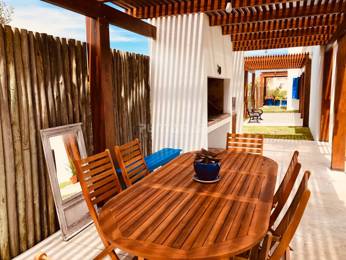 Casa ID.210767 - Casa en alquiler en Montoya, La Barra, 4 dormitorios 