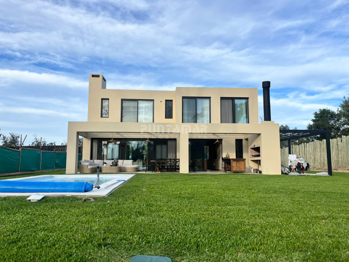 Casa ID.213903 - VENTA CASA EN PUNTA DEL ESTE  EN BARRIO PRIVADO LA CAÑADA