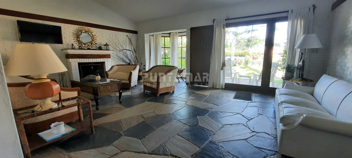 Casa ID.213537 - Casa de 3 dormitorios con dependencia en Lugano