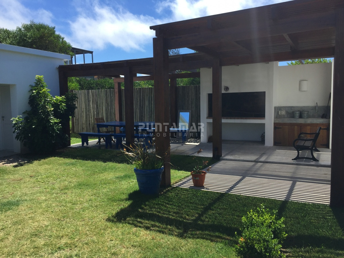 Casa ID.210767 - Casa en alquiler en Montoya, La Barra, 4 dormitorios 