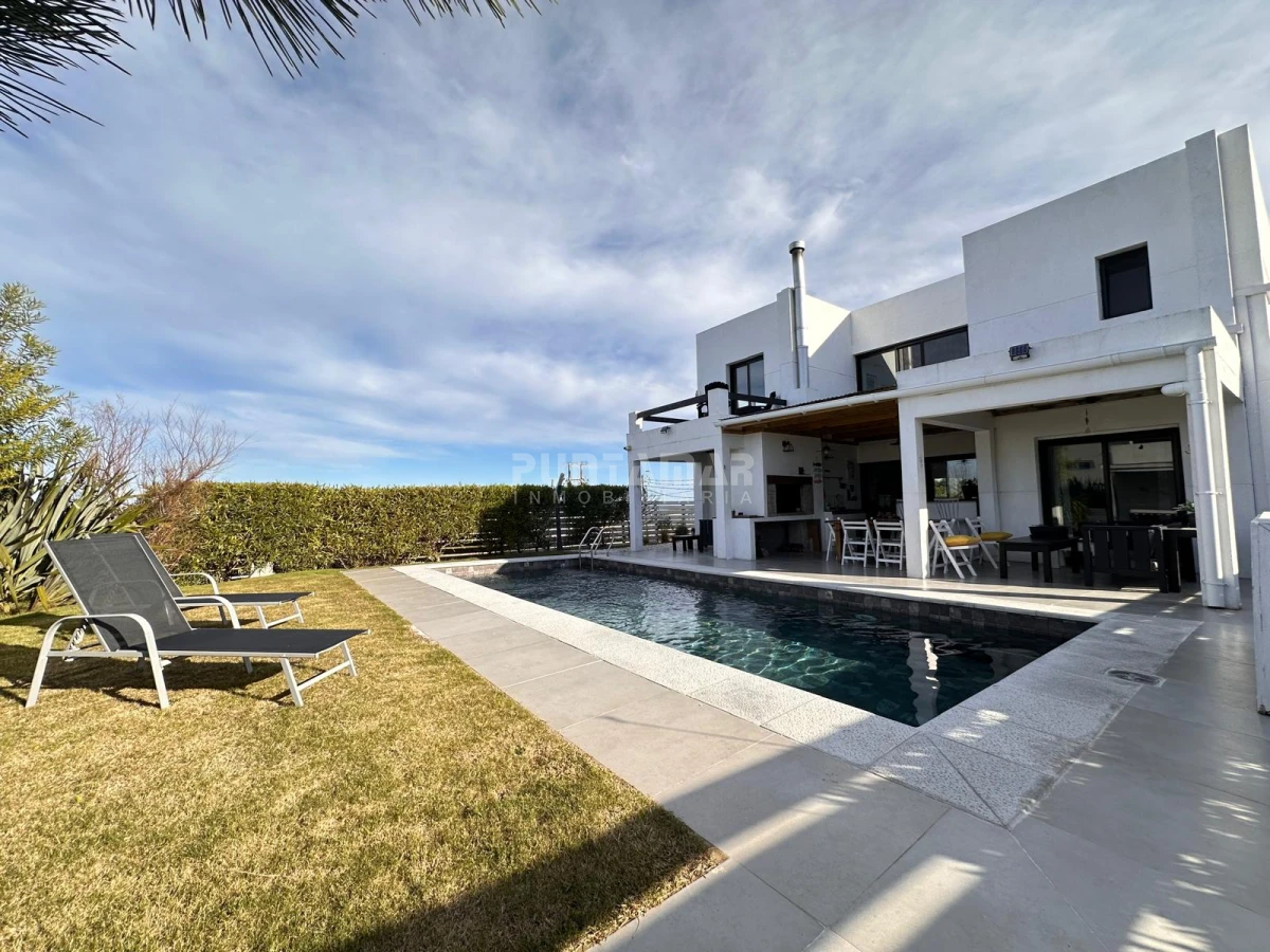 Casa ID.210856 - ALQUILER FRENTE AL MAR EN MONTOYA - 5 SUITES CON PISCINA