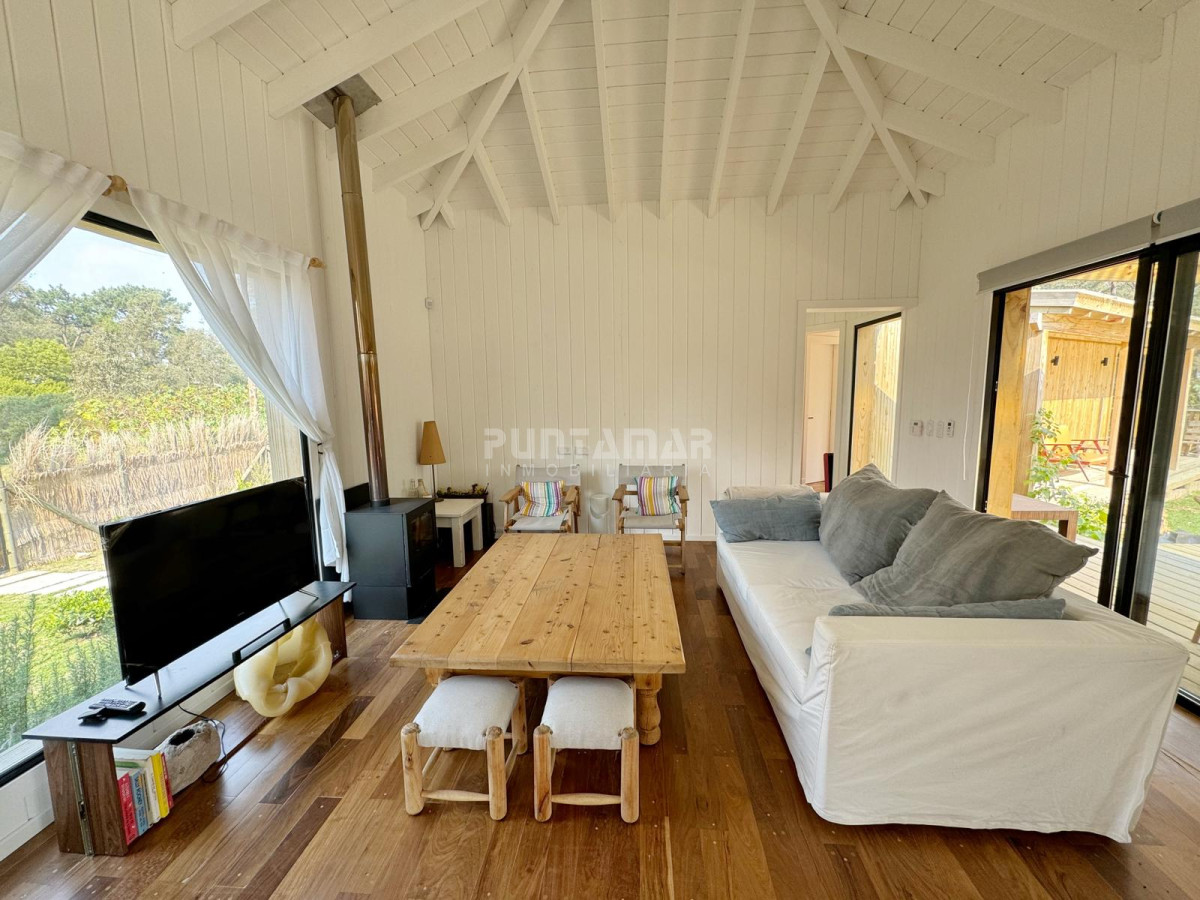 Casa ID.213420 - ALQUILER HERMOSA CASA 3 DORMITORIOS CON PISCINA EN ÑA BARRA