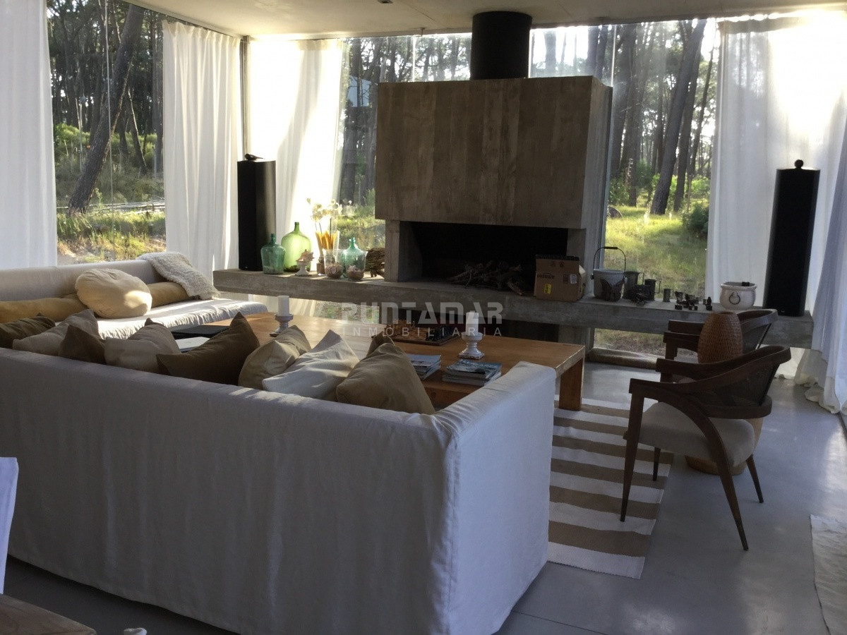 Casa ID.212235 - ALQUILER CASA PUNTA DEL ESTE, BARRIO PRIVADO EN A BARRA 4 DORMITORIOS MÁS SERVICIO COMPLETO