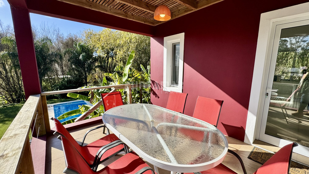 Casa ID.213690 - MODERNA CASA DE 3 DORMITORIOS CON PISCINA EN EL TESORO 