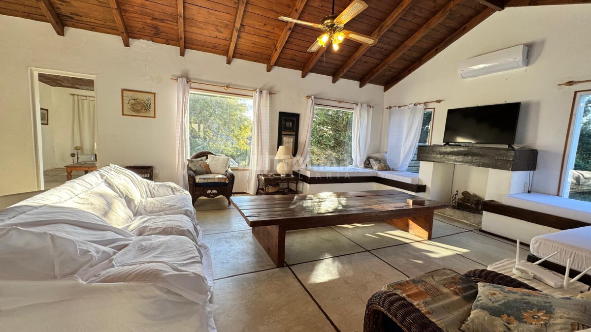 Casa ID.210892 - VENTA Y ALQUILER DE GRAN CASA EN EL CORAZON DE LA BARRA