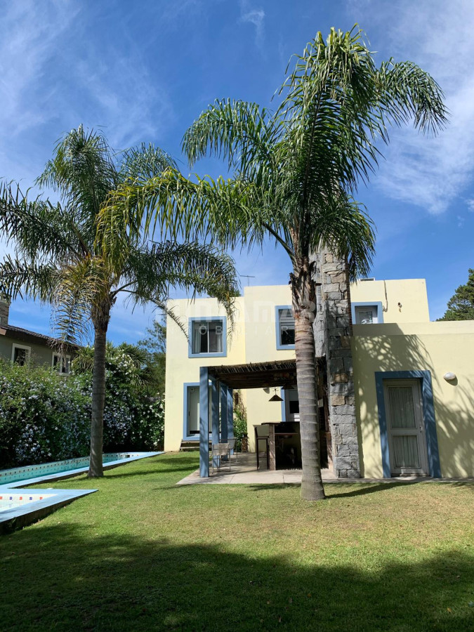 Casa ID.211117 - HERMOSA CASA DE 3 DORMITORIOS EN MONTOYA CON PISCINA Y A METROS DE LA PLAYA