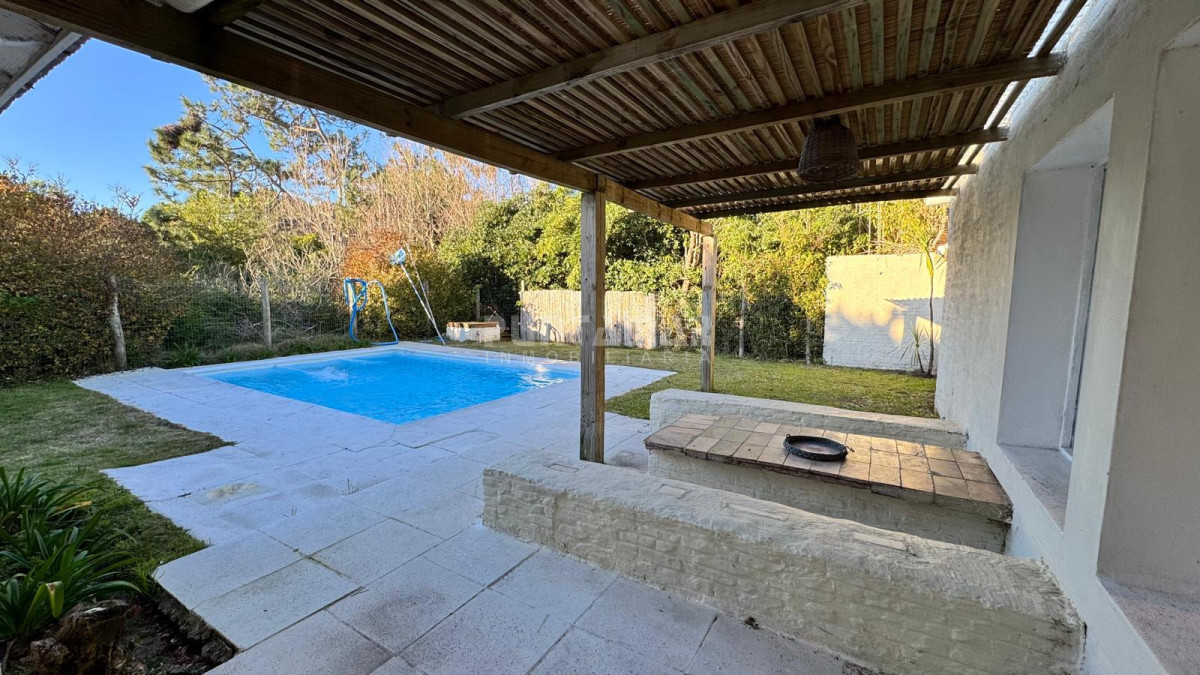 Casa ID.210892 - VENTA Y ALQUILER DE GRAN CASA EN EL CORAZON DE LA BARRA