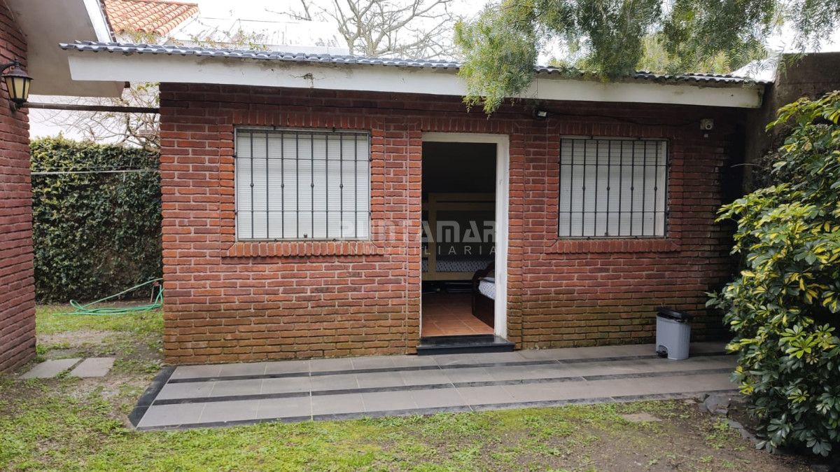 Casa ID.210347 - Casa de 4 dormitorios en Playa Mansa , Punta del Este 