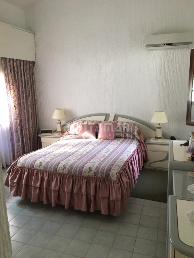 Casa ID.212451 - VENTA o ALQUILER ANUAL CASA EN MEJOR ZONA COMERCIAL