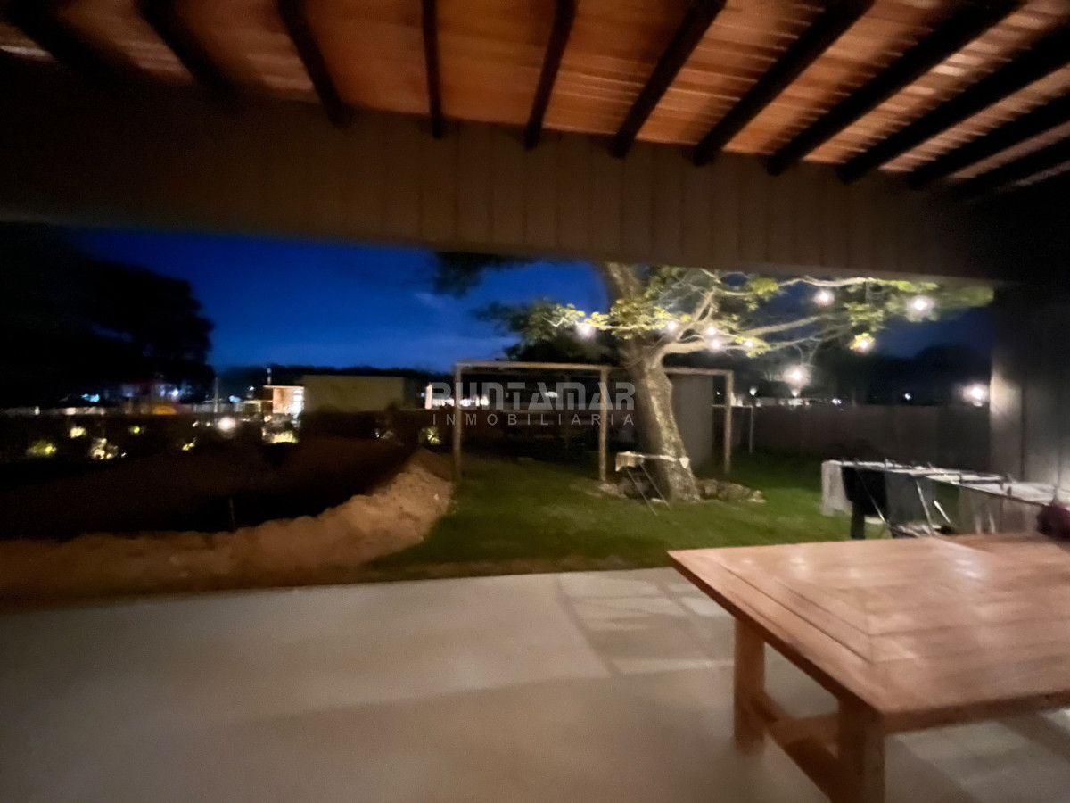 Casa ID.213994 - VENTA DE CASA  4 DORMITORIOS EN BARRIO PRIVADO LA CAÑADA