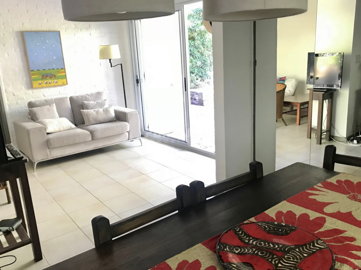 Casa ID.211732 - Casa en alquiler, playa mansa, 3 dormitorios, jardín, parrillero, reciclada