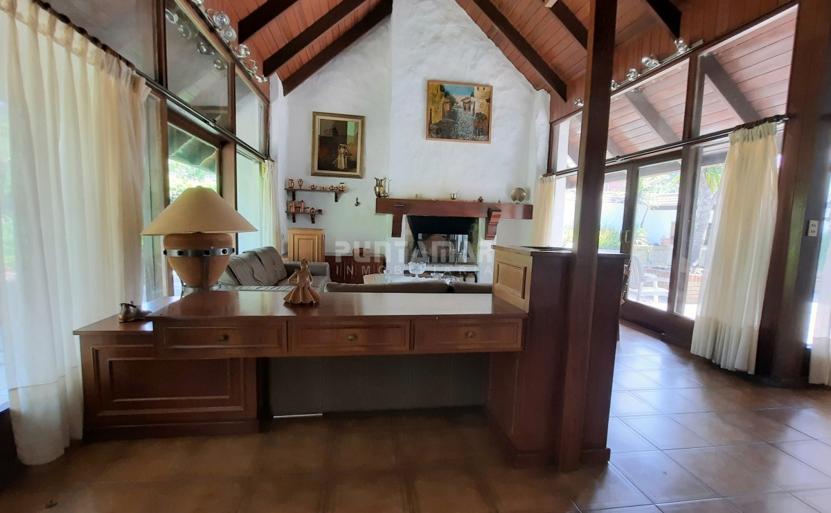 Casa ID.212852 - IMPORTANTE CASA CON GRAN PARQUE Y PISCINA EN LA MANSA 