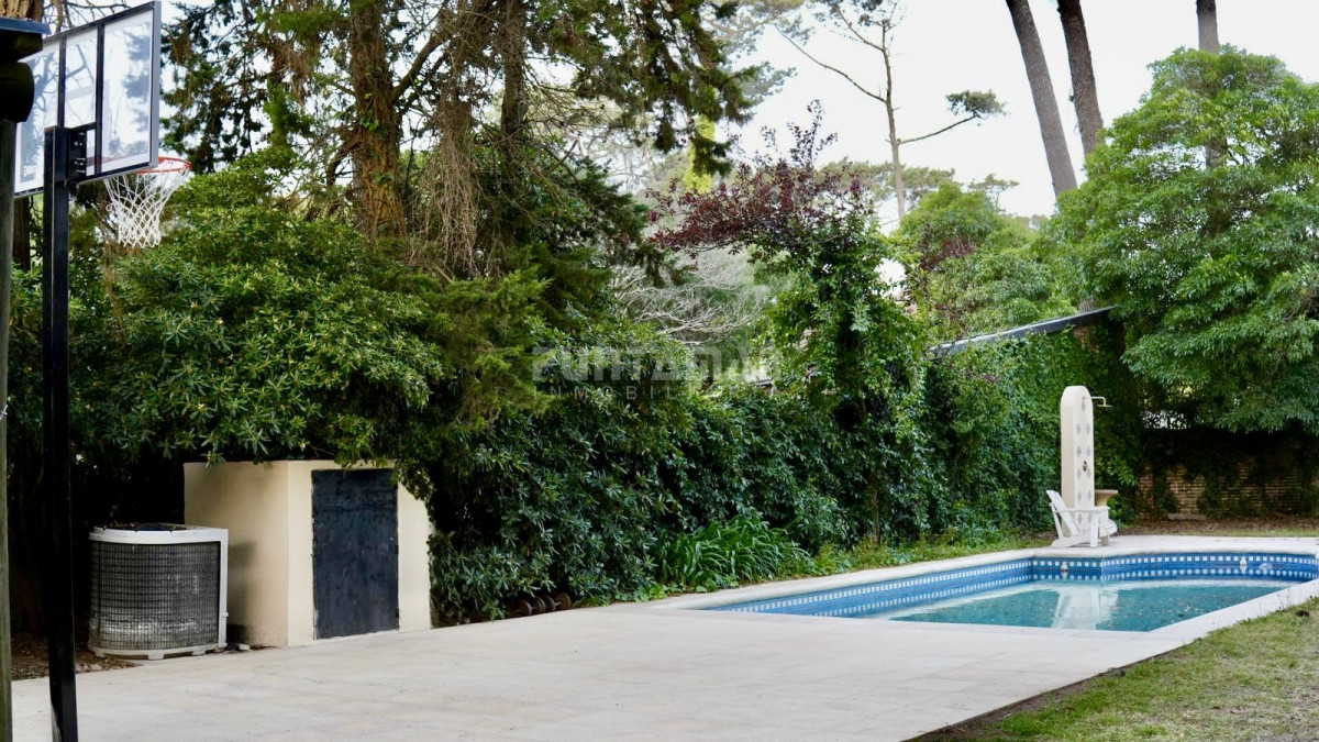 Casa ID.213532 - ALQUILER CASA DE DISEÑO DE 3 DORMITORIOS CON PISCINA EN SAN RAFAEL 