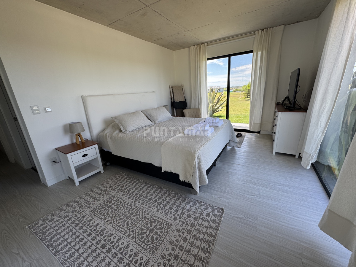 Casa ID.211933 - CASA EN VENTA Y ALQUILER EN PUEBLO MIO , 4 DORMITORIOS, PISCINA