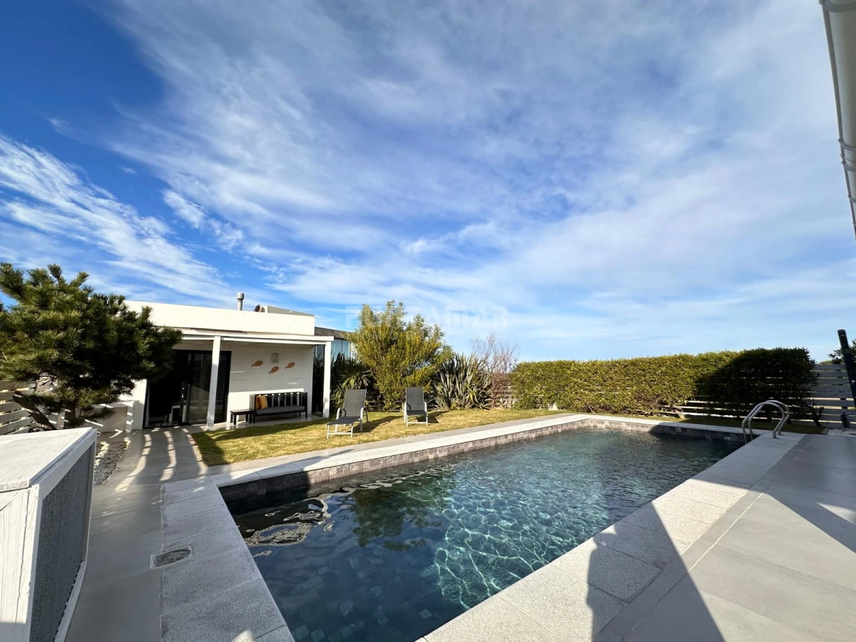 Casa ID.210856 - ALQUILER FRENTE AL MAR EN MONTOYA - 5 SUITES CON PISCINA