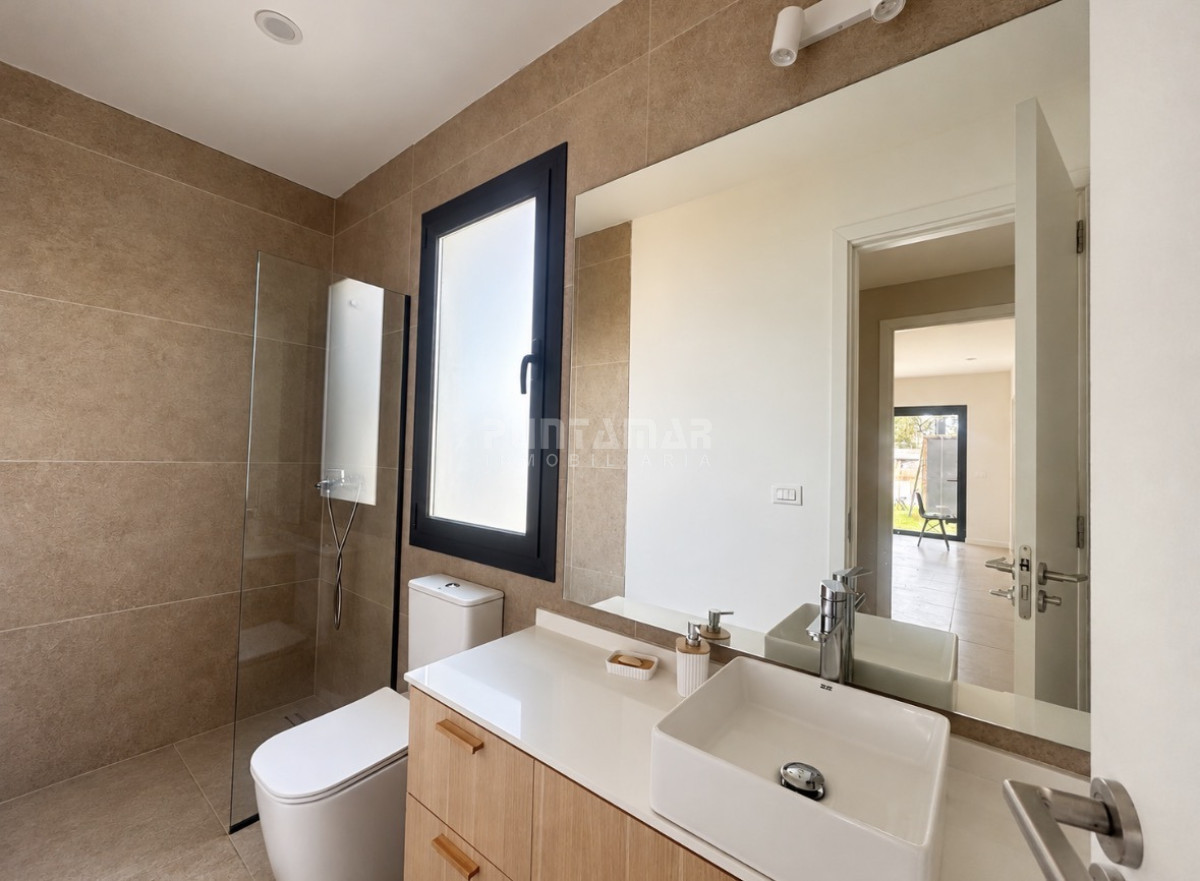 Casa ID.213994 - VENTA DE CASA  4 DORMITORIOS EN BARRIO PRIVADO LA CAÑADA