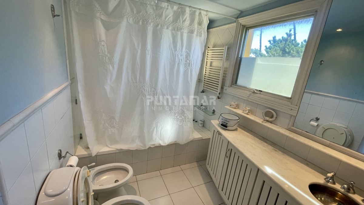 Casa ID.210794 - CASA 5 DORMITORIOS VISTA AL MAR EN BARRIO CERRADO LAGUNA BLANCA 